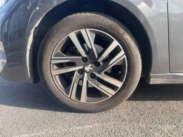 Peugeot 208 puretech 100 s&amp;s eat8 — photo 13