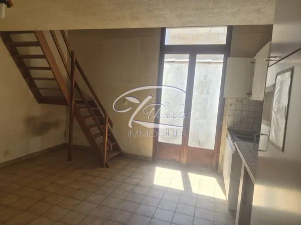STUDIO AVEC COUR PRIVATIVE - SECTEUR VICTOIRE, BORDEAUX
