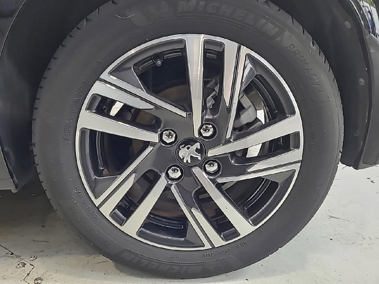 Peugeot 208 puretech 100 s&s bvm6 allure — photo 16