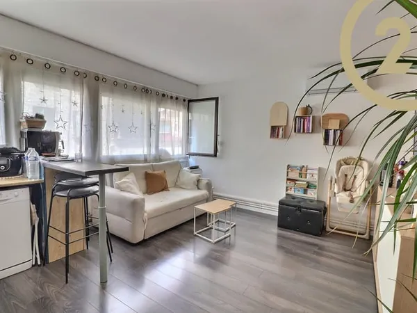 VENTE EN EXCLUSIVITE - SAINT-RAPHAËL - BEAU STUDIO LUMINEUX
