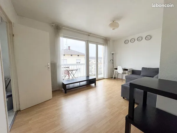Studio Neudorf meublé loué - dernier étage avec balcon