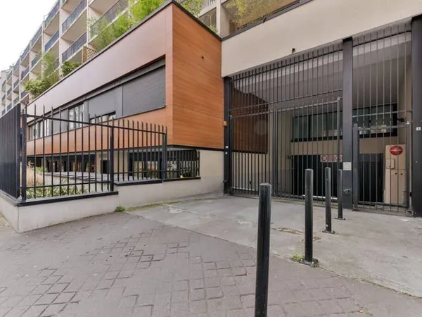 Stationnement Location Paris   102€