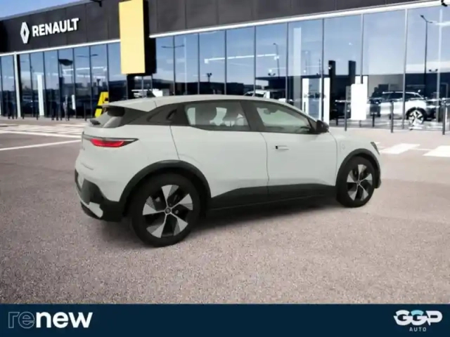 Renault Megane e-tech electric ev40 130ch equilibre standard charge — photo 8