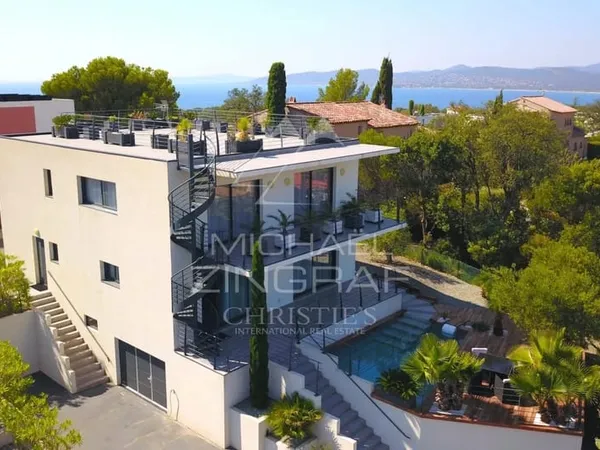 SAINT-RAPHAËL - RARE PROPRIÉTÉ CONTEMPORAINE