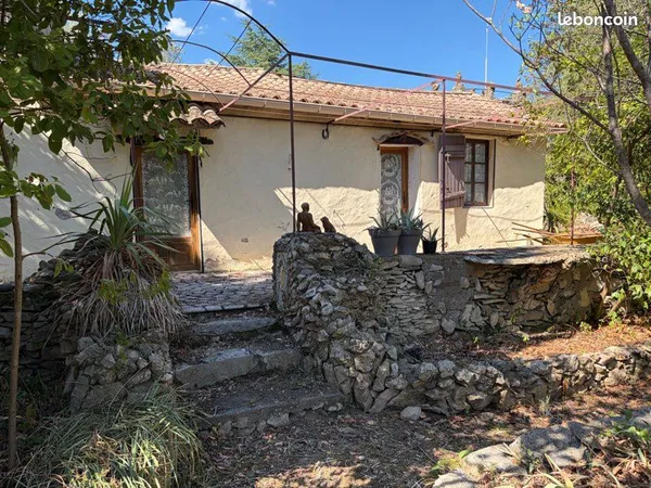 Nîmes, rare Mazet pierres sèches sur parcelle de 1800 m2