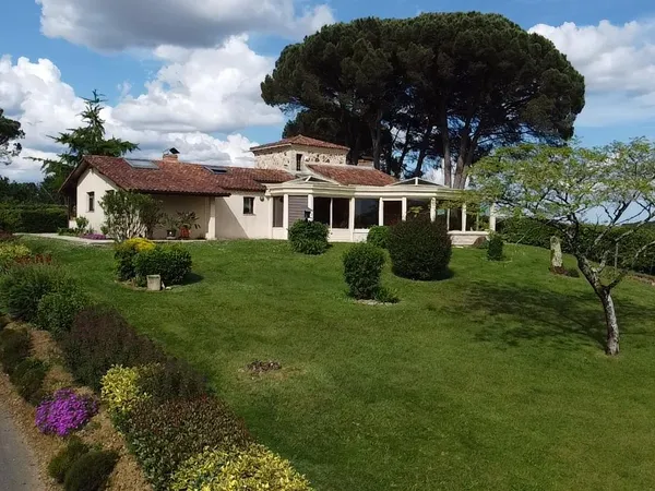 Maison 6 pièces 225 m²