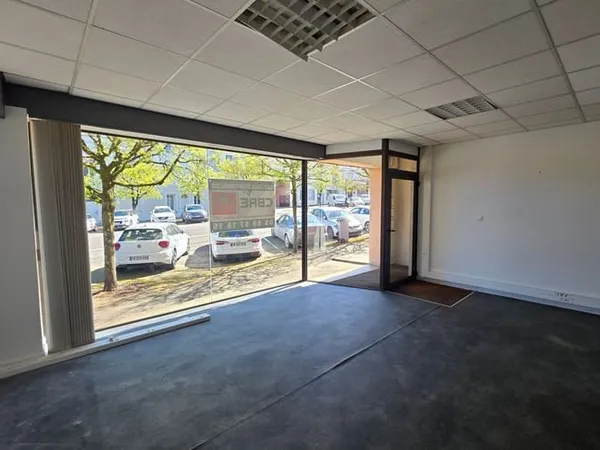 Local professionnel 147 m²