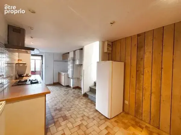 EXCLUSIVITE, maison 2 chambres, terrasse, jardin et dépendance en quartier historique.