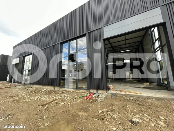 Local d'activité 450 m²