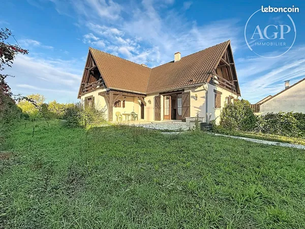 Maison 8 pièces 203 m²