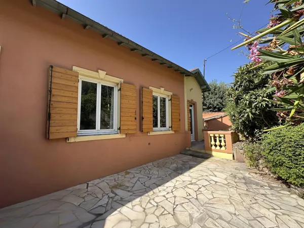 Maison de charme et familiale dans un oasis de verdure