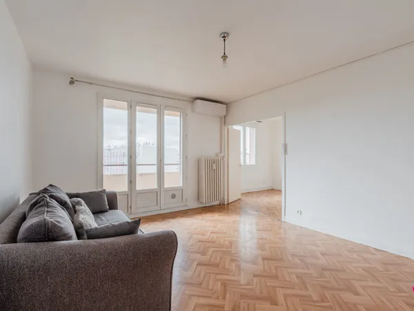 Appartement T3 à vendre à Décines Charpieu, balcon - Dernier étage, lumineux à deux pas du Tram