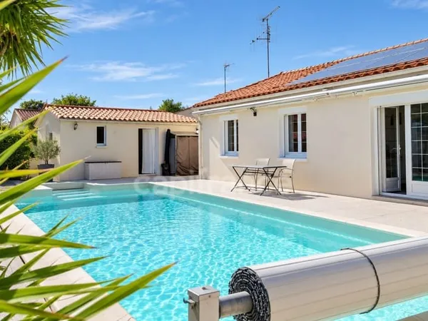 SAUJON - MAISON DE PLAIN PIED 3 CHAMBRES AVEC PISCINE