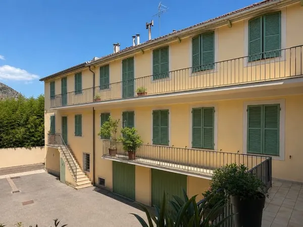 BEAULIEU SUR MER - CENTRE-VILLE - APPARTEMENT 3 PIECES DE 67 M² - CALME - PROCHE TOUTES COMMODITES E