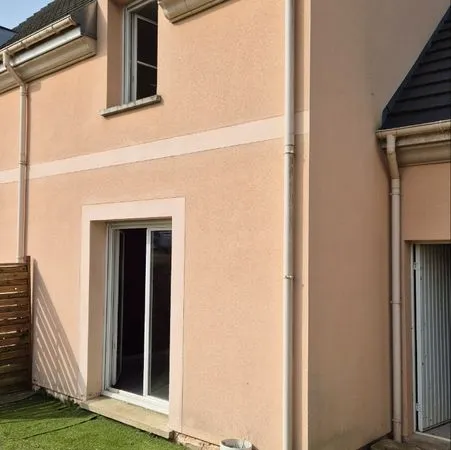 Maison de 77 m2 à Beuzeville ## 🏡 Maison de 2008 avec 3 chambres (77 m² au sol), jardin et garage - 