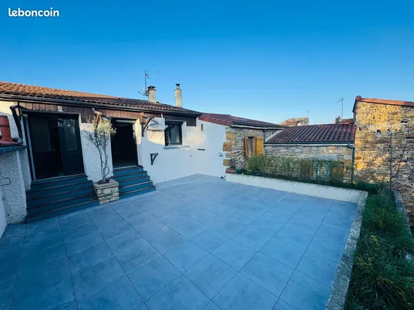 Appartement T4 rénové - 100 m² avec terrasse de 43 m² - Vic-le-Comte
