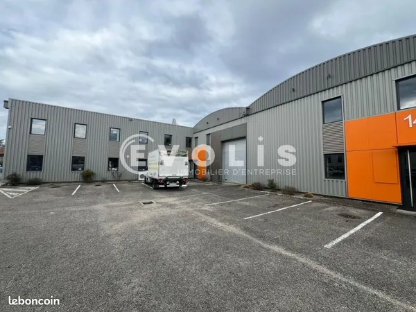 Local d'activité 206 m²