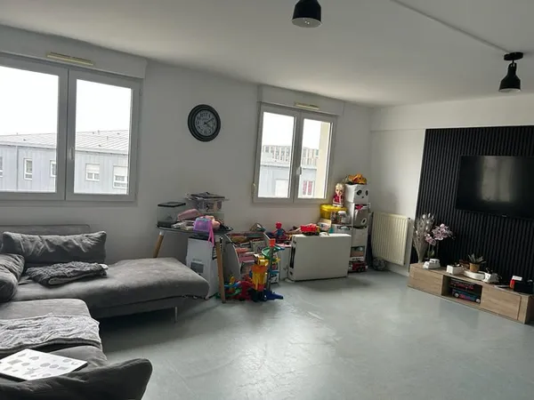 REIMS CENTRE - APPARTEMENT TYPE 4 AVEC GARAGE - AU CALME