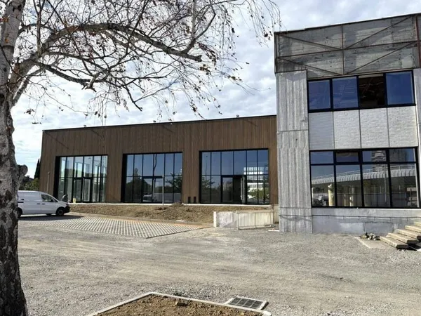 Local d'activité 496 m²