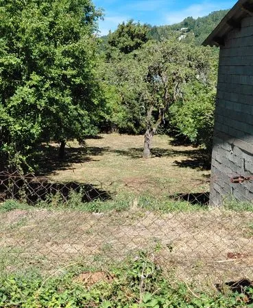 Terrain constructible de 880m2 + 2 garages s