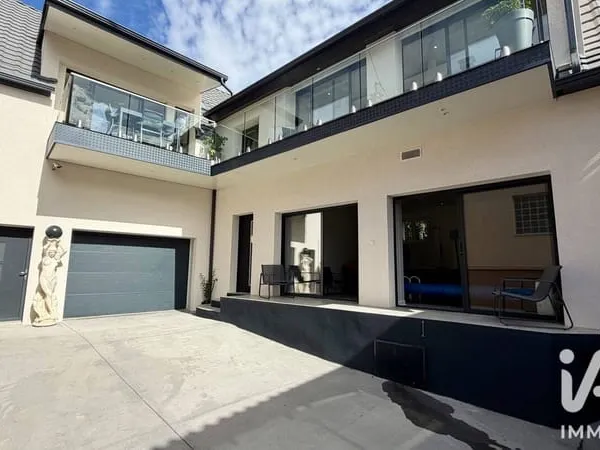 Maison 5 pièces 220 m²