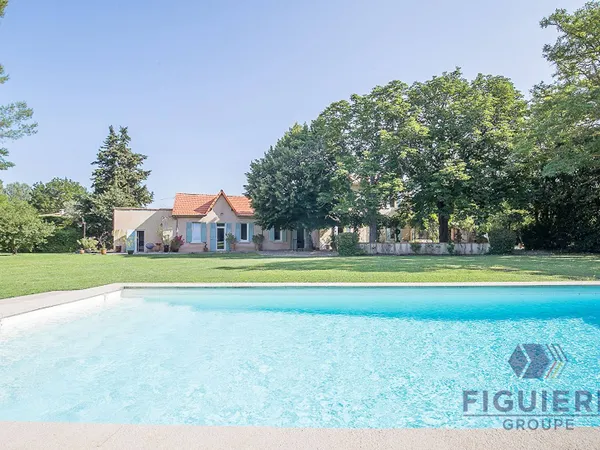 Maison 8 pièces 296 m²