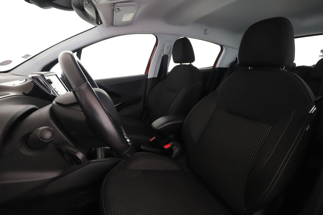 Peugeot 208 1.2 PureTech Allure — photo 9
