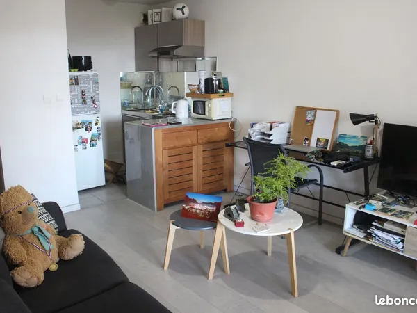 Loue studio meublé