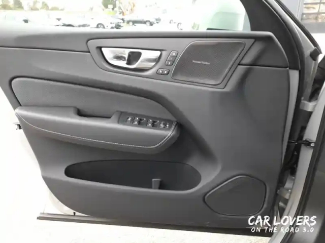 Volvo Xc60 t6 awd hybride rechargeable 253 ch+145 ch geartronic 8 — photo 23
