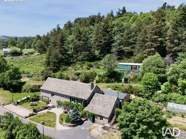 Propriété 7 pièces 238 m²