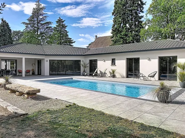 Maison Saint Jean De Niost 4 pièce(s) 170 m2, PISCINE, TERRAIN GARAGE, 3 CHAMBRES