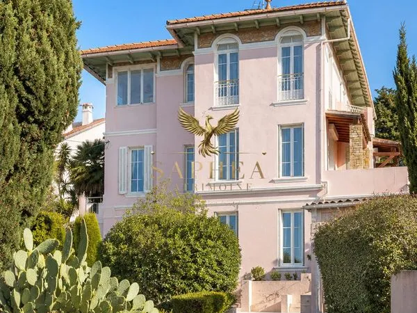 Maison 7 pièces 220 m²