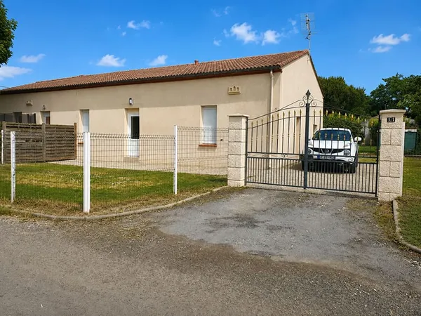 Maison Mitoyenne avec Jardin à Eysses.