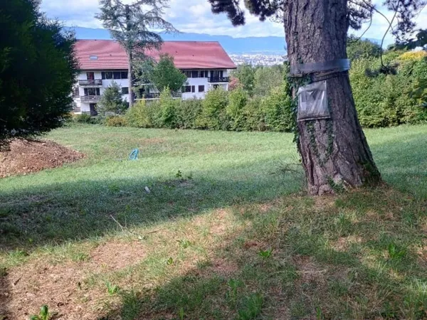 Terrain 1037 m²