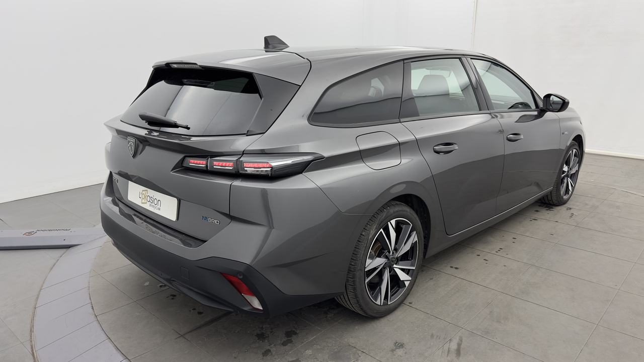 Peugeot 308 SW PHEV 180 e-EAT8 — photo 5