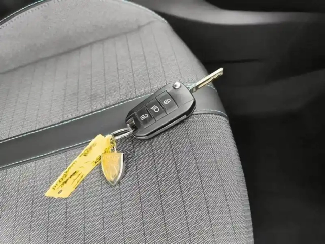 Peugeot 2008 puretech 130 s&amp;s bvm6 allure pack — photo 16