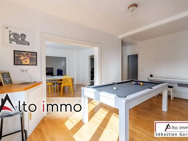Maison 8 pièces 189 m²
