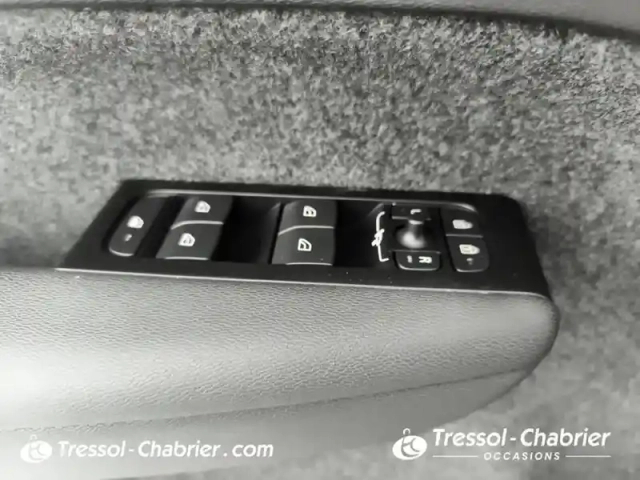 Volvo Xc40 t4 recharge 129+82 ch dct7 inscription business — photo 20