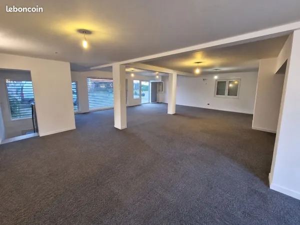 A Louer Local commercial / bureau 105m2