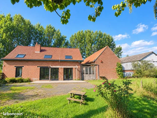 Ancienne ferme au carré rénovée - 131 m² + 1 ha - dépendances - Le Doulieu