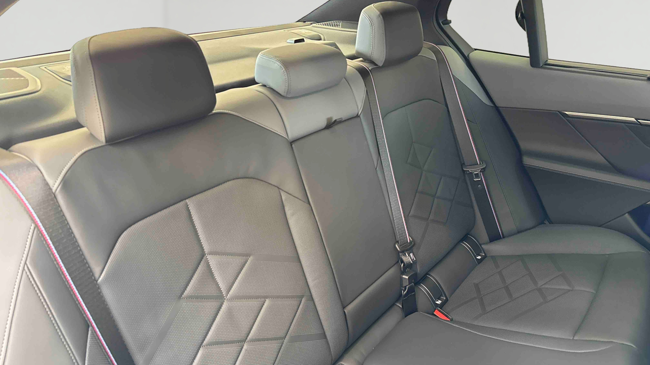 BMW 550e xDrive PHEV 489 ch BVA8 — photo 26