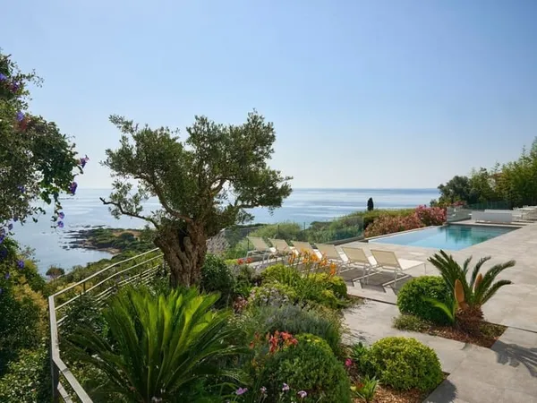 Villa d'architecture contemporaine vue mer panoramique
