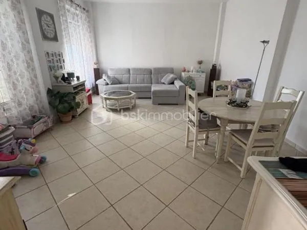 GRASSE  UN BIEN ATYPIQUE À L'ESPRIT MAISON, AVEC COUR, ANNEXE ET GRAND GARAGE