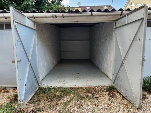 Box fermé 13 m² à louer