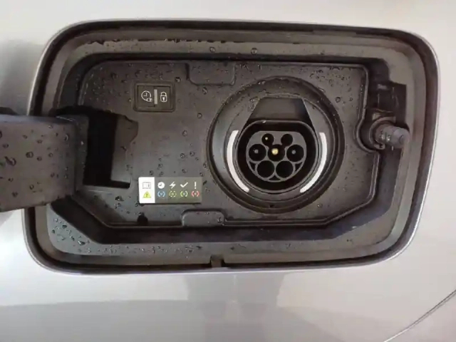 Citroën C5 Aircross hybride rechargeable 225 s&amp;s e-eat8 — photo 22