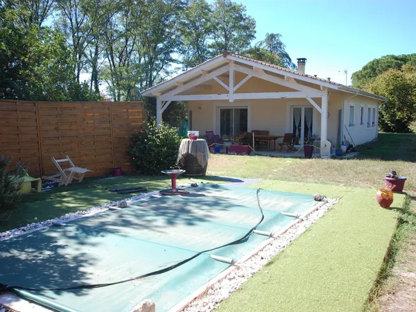 Maison contemporaine 137 m² - Terrain 2 700 m² avec piscine - Étauliers