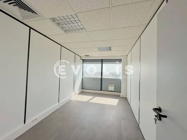 Bureaux 677 m²