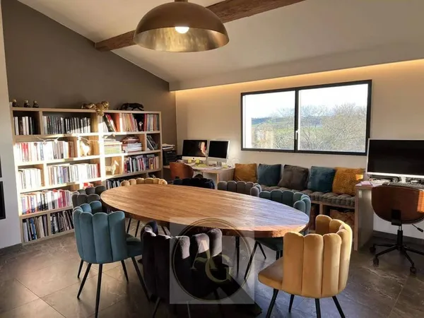 Maison 10 pièces 330 m²