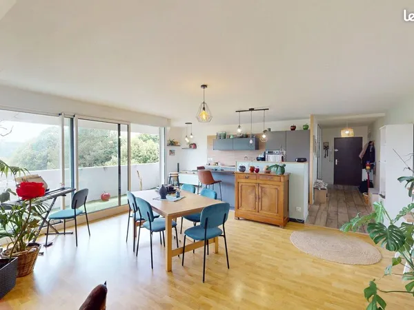 Appartement 91m2 avec Parking Couvert Fermé et Grand Balcon 9m2