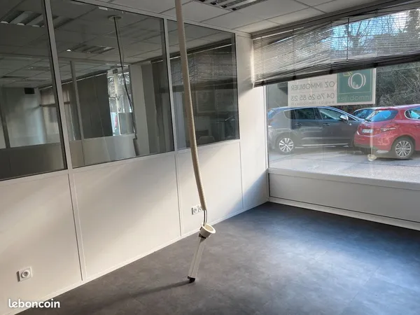 Local d’activité et entrepôt Location Grenoble 300m² 3500€
